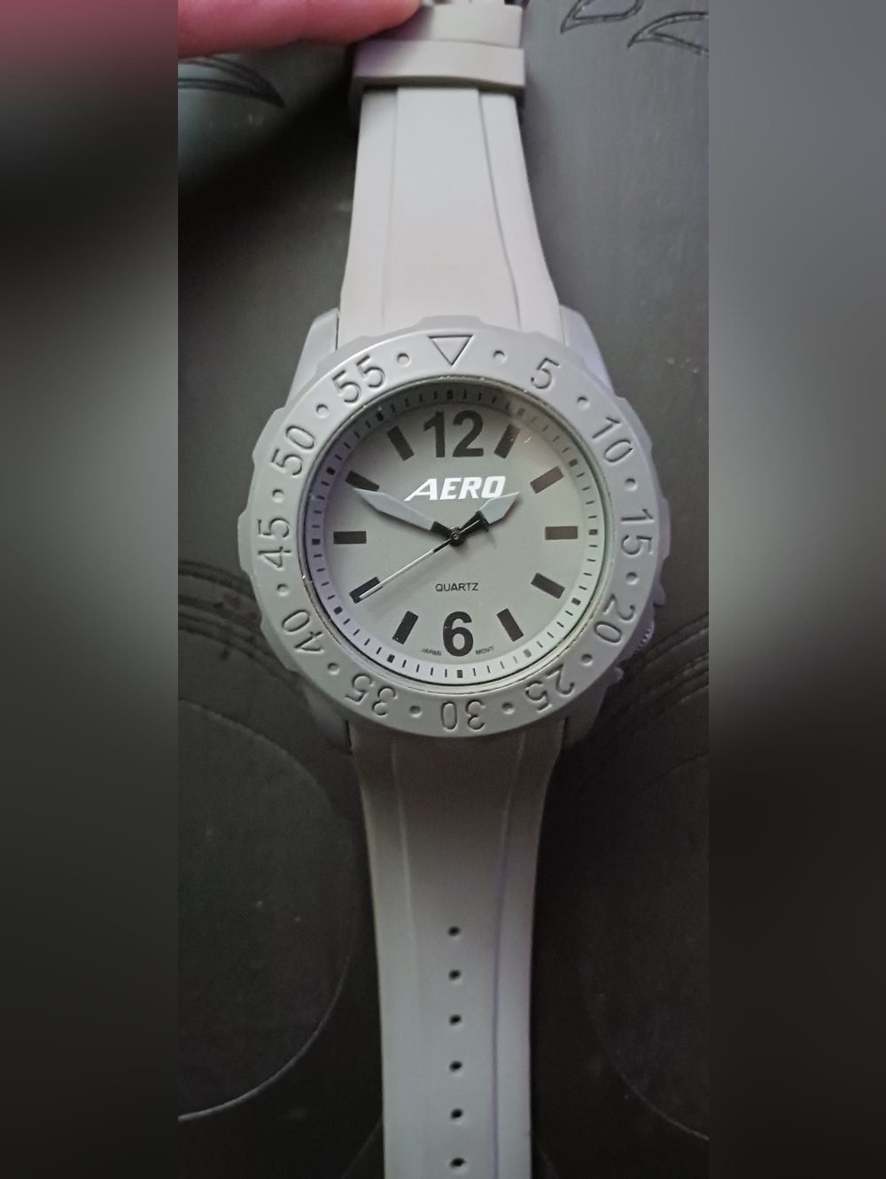 AERO Men’s White Silicone Strap Quartz Watch